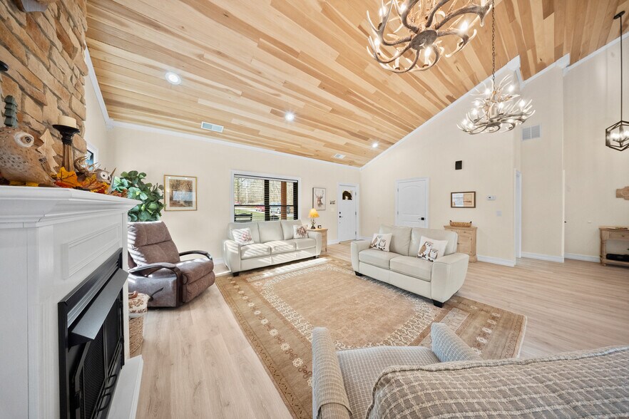 More Photos Of 325 Sinking Rd, Argillite Hospitality For Sale