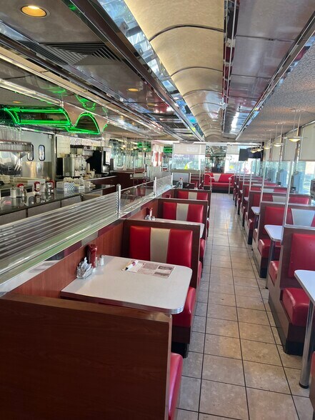 More Photos Of 543 32nd St, Union City Restaurant For Sale