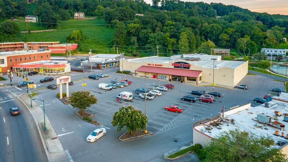 More Photos Of 319 Chickamauga Ave, Rossville Supermarket For Lease