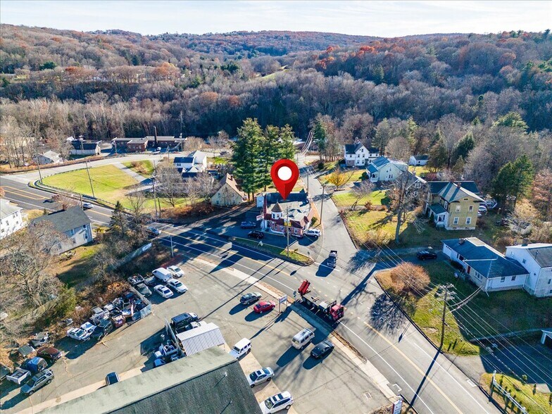 More Photos Of 166 S Riverside Ave, Pequabuck Freestanding For Sale