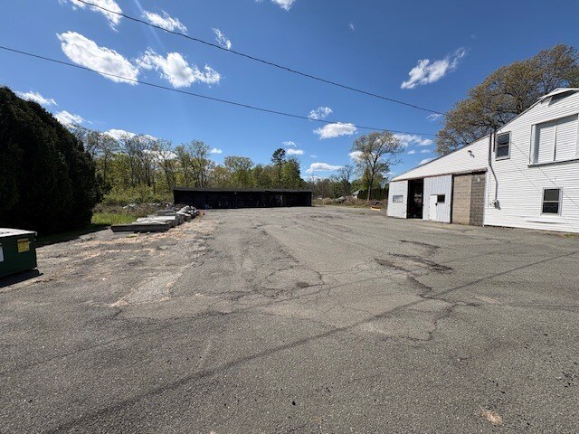 More Photos Of 91 Squawfield Rd, Westfield Service For Sale