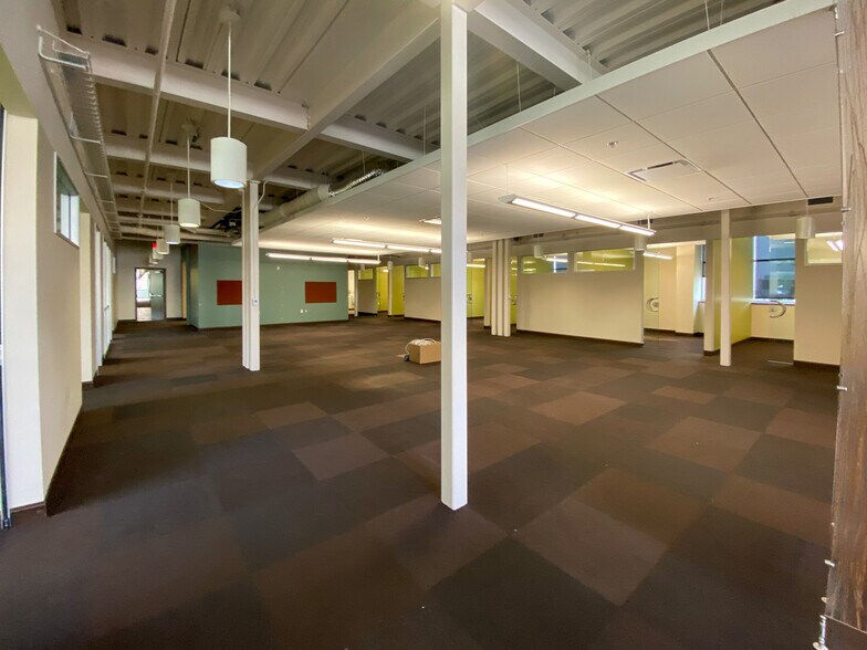 More Photos Of 2140 Oak Industrial Dr NE, Grand Rapids Manufacturing For Lease