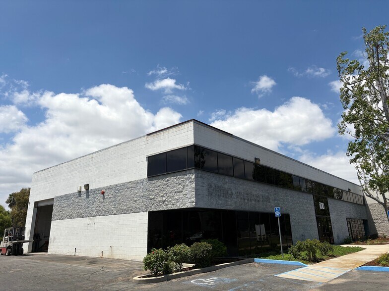 More Photos Of 5450 Tech Cr, Moorpark Manufacturing For Lease