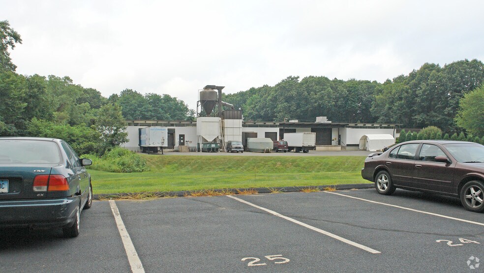 More Photos Of 72 Northwest Dr, Plainville Manufacturing For Lease