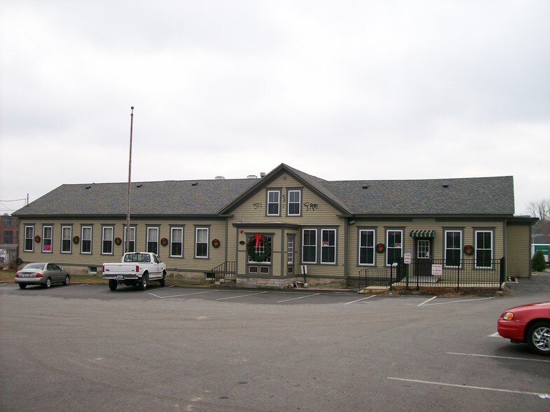 More Photos Of 35 East Ave, Burrillville Freestanding For Lease
