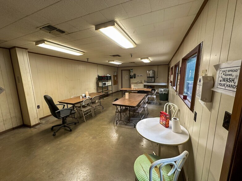 More Photos Of 101 Anvil St, Jacksonville Warehouse For Sale