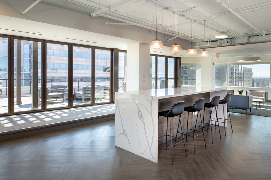 More Photos Of 2000 Pennsylvania Ave NW, Washington Office For Lease