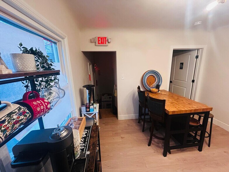 More Photos Of 26101 W Warren St, Dearborn Heights Flex For Lease