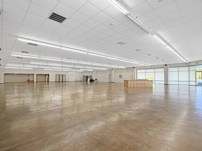 More Photos Of 2719 McFarland Blvd E, Tuscaloosa General Retail For Lease