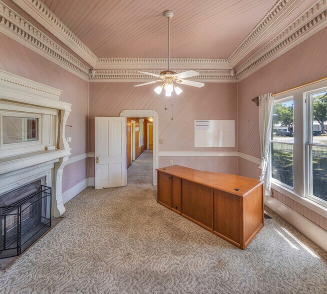 More Photos Of 290 E King Ave, Kingsland Office For Sale