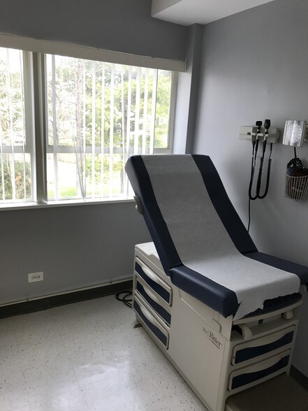 More Photos Of 475 White Plains Rd, Eastchester Medical For Sale