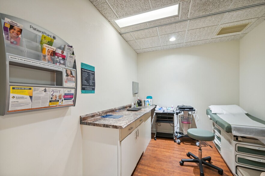 More Photos Of 1553 State Route 27, Somerset Medical For Sale