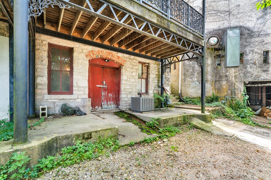 More Photos Of 87 Spring St, Eureka Springs Storefront Retail Residential For Sale