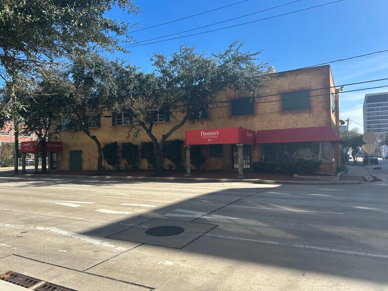 Primary Photo Of 3011 Smith St, Houston Restaurant For Lease