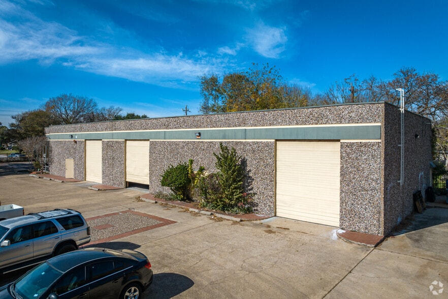 More Photos Of 3550-3560 Lang Rd, Houston Light Manufacturing For Sale