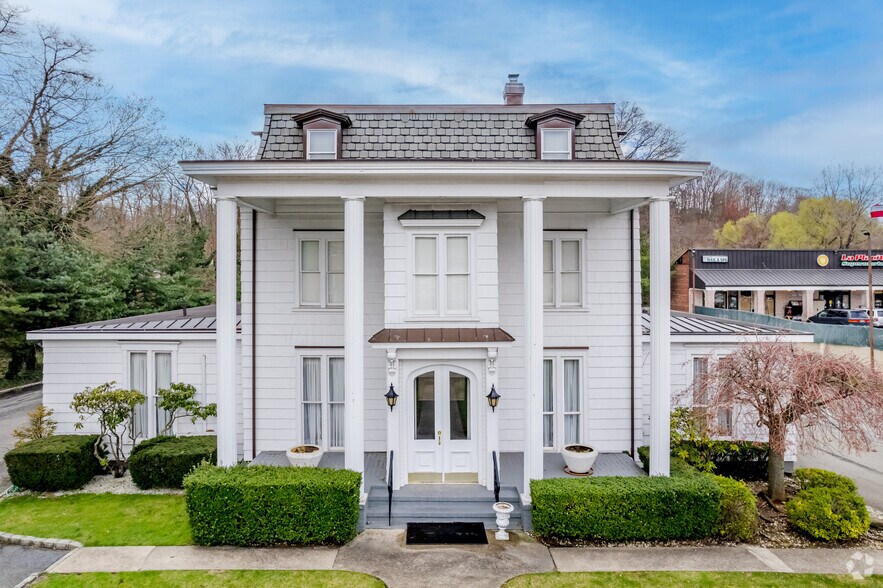 More Photos Of 220 Glen St, Glen Cove Funeral Home For Sale