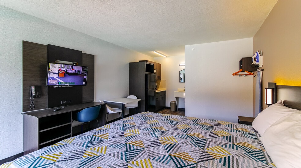 More Photos Of 110 E Highway 6, Alvin Hotel For Sale