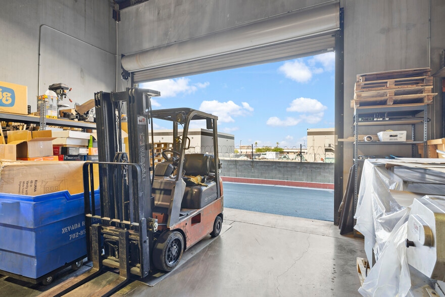 More Photos Of 5148 W Patrick Ln, Las Vegas Warehouse For Lease