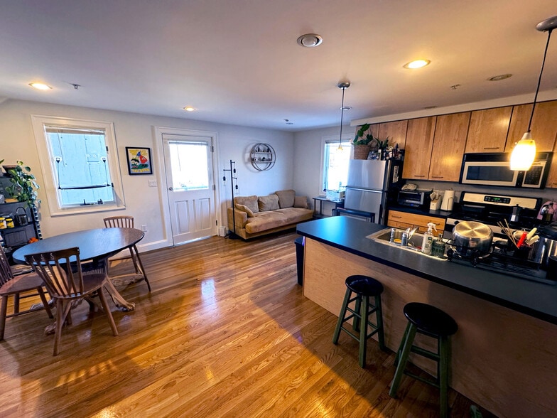 More Photos Of 1110 Massachusetts Ave, Cambridge Apartments For Sale