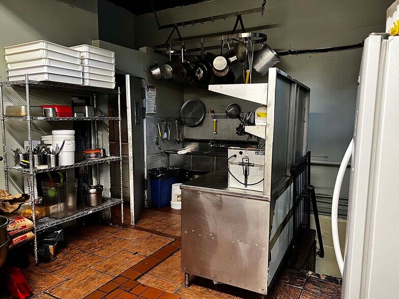 More Photos Of 500 Henderson Ave, Staten Island Restaurant For Sale