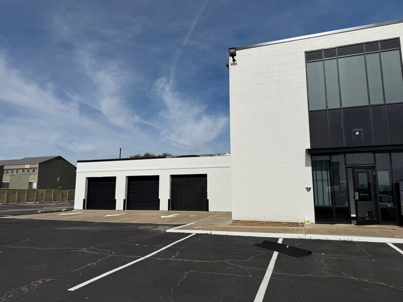 More Photos Of 223 NE Loop 820, Hurst Office For Sale