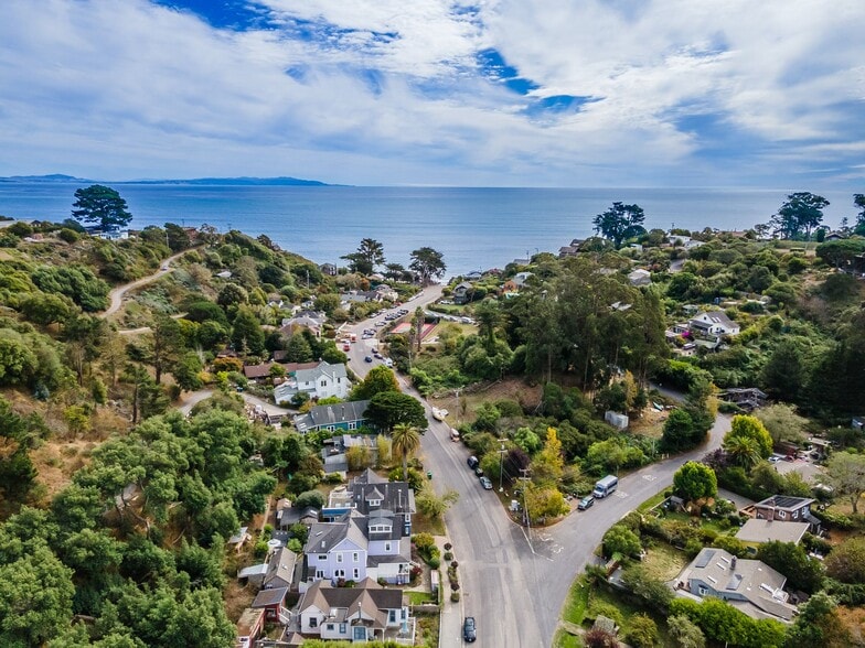 Primary Photo Of 16-22 Brighton Avenue, Bolinas General Retail For Sale