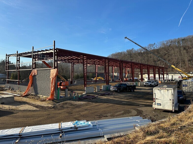 More Photos Of 984 Federal Rd, Brookfield Warehouse For Lease