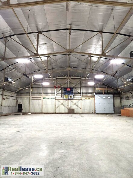 More Photos Of 37 E Victoria St, North Huron Sports And Entertainment For Lease