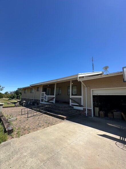 More Photos Of 6738 Greenbay Rd, Arbuckle Land For Lease