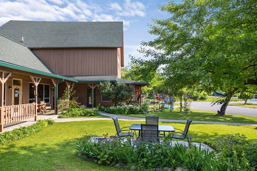 More Photos Of 5046 S West Bay Shore Dr, Suttons Bay Storefront Retail Residential For Sale