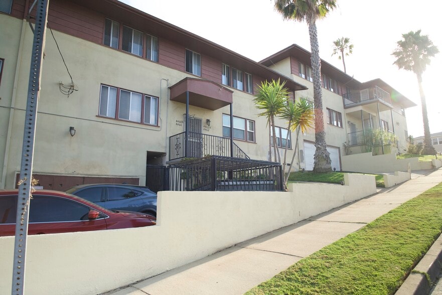 More Photos Of 4462 W 59th St, Los Angeles Apartments For Sale