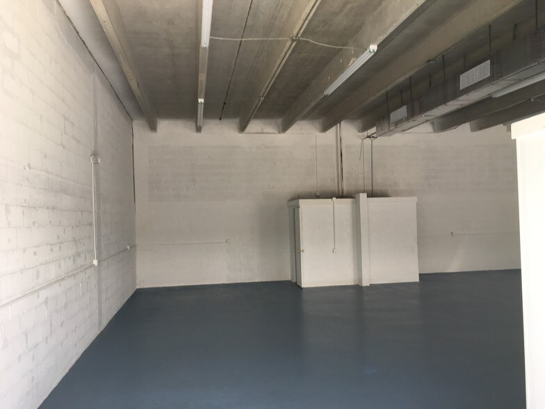 More Photos Of 9807-9808 NW 80th Ave, Hialeah Warehouse For Lease
