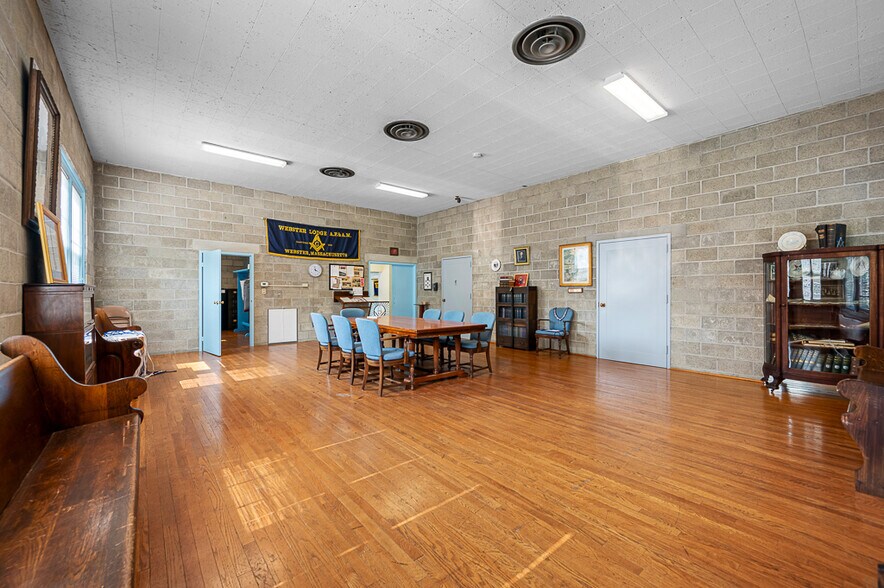 More Photos Of 27 Brandes St, Webster Office For Sale