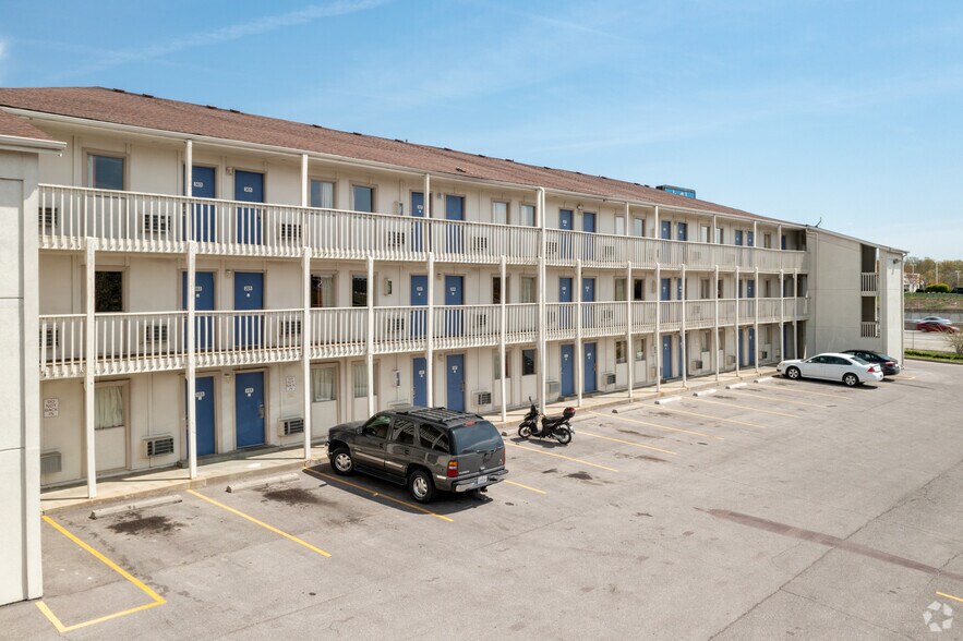 More Photos Of 3400 NW Jefferson St, Blue Springs Hotel For Sale