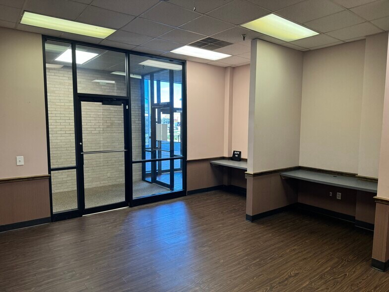 More Photos Of 6112 McCart Ave, Fort Worth Office For Sale