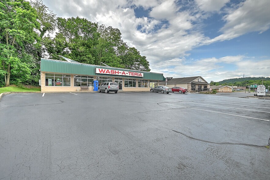 More Photos Of 245 Gate City Hwy, Bristol General Retail For Sale