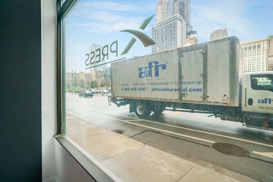 More Photos Of 161 W Harrison St, Chicago Apartments For Sale