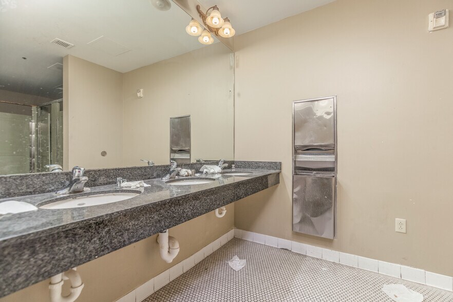 More Photos Of 3821 Lindell Blvd, Saint Louis Apartments For Lease