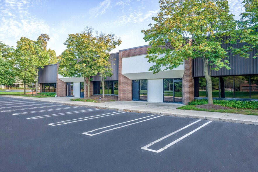 More Photos Of 21455 Melrose Ave, Southfield Unknown For Lease