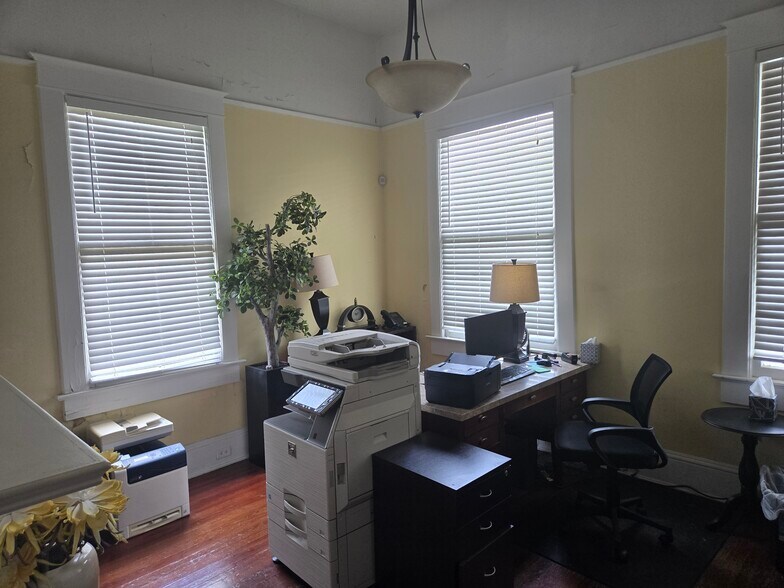 More Photos Of 3285 Main St, College Park Office Residential For Sale