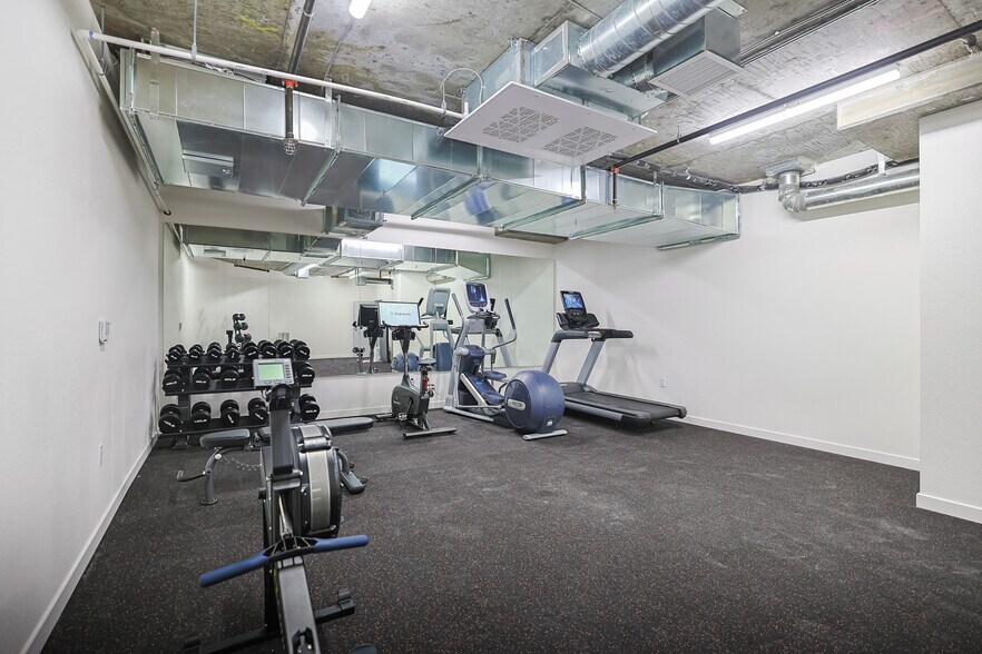 More Photos Of 10555 Bloomfield St, Toluca Lake Apartments For Sale