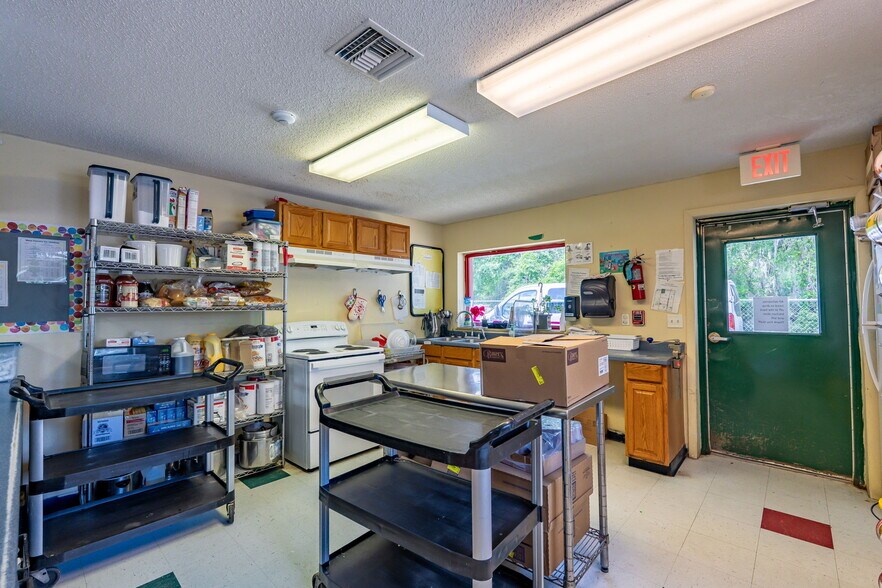 More Photos Of 522 NW Turner Rd, Lake City Daycare Center For Sale