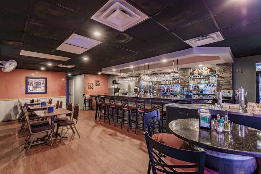 More Photos Of 4434-4458 S Cleveland Ave, Fort Myers Freestanding For Sale