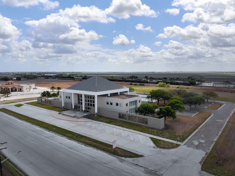 More Photos Of 1024 Texas Yes Blvd, Robstown Office For Lease
