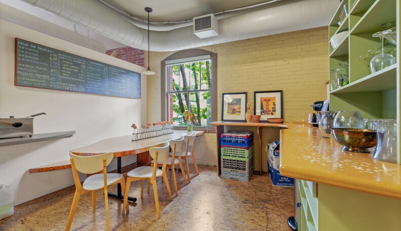 More Photos Of 1325 NW Flanders St, Portland Office For Sale