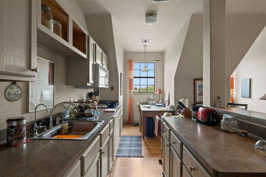 More Photos Of 704 FM 2325, Wimberley Office For Sale
