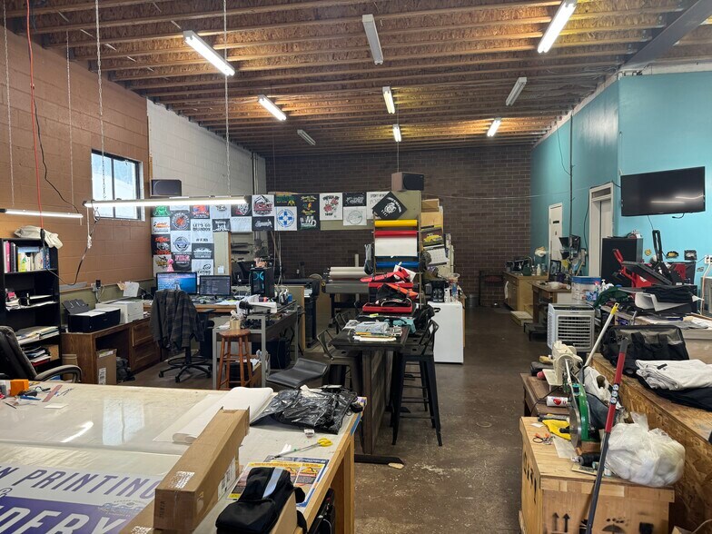 More Photos Of 211 Pine St, Rogue River General Retail For Sale