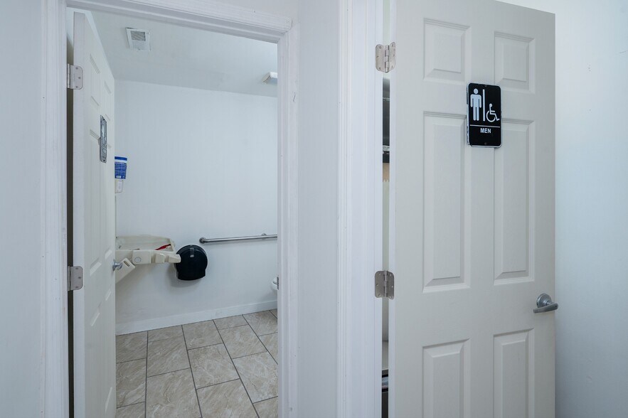 More Photos Of 200 Jupiter Dr, Nashville Flex For Sale