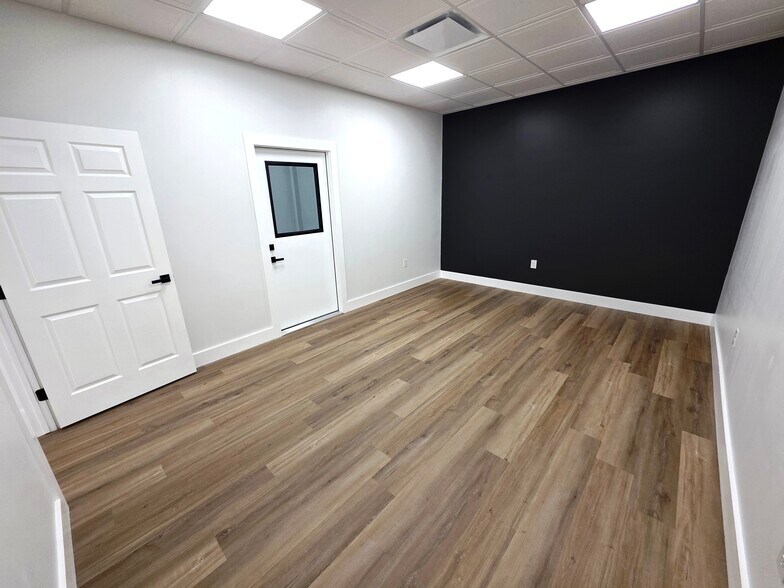 More Photos Of 11379 Farmington Rd, Van Alstyne Light Distribution For Lease