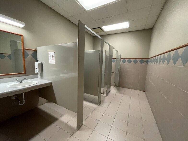 More Photos Of 4800 Concentric Blvd, Saginaw Office For Lease